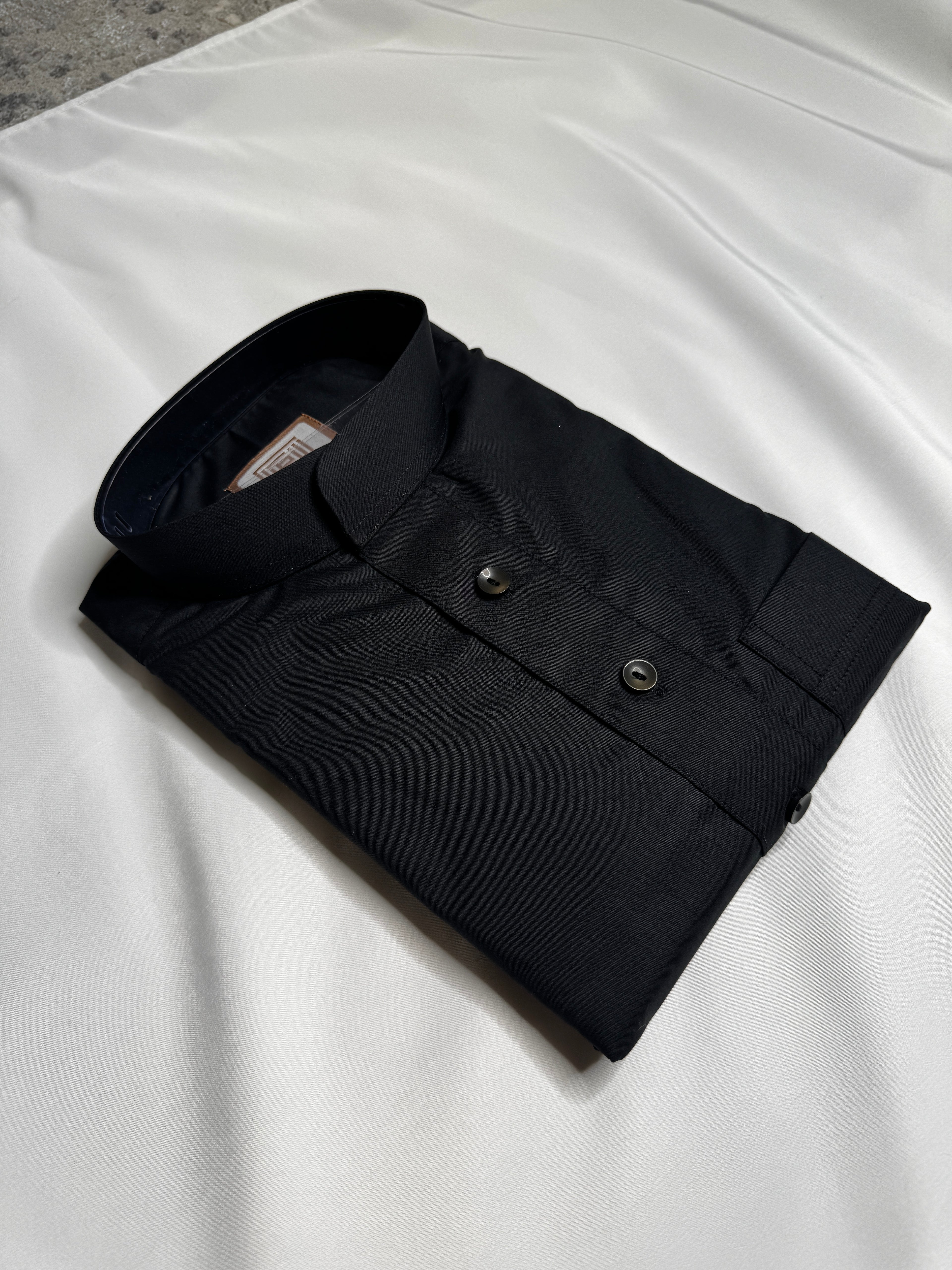 Premium Black Saudi Collared Thobe