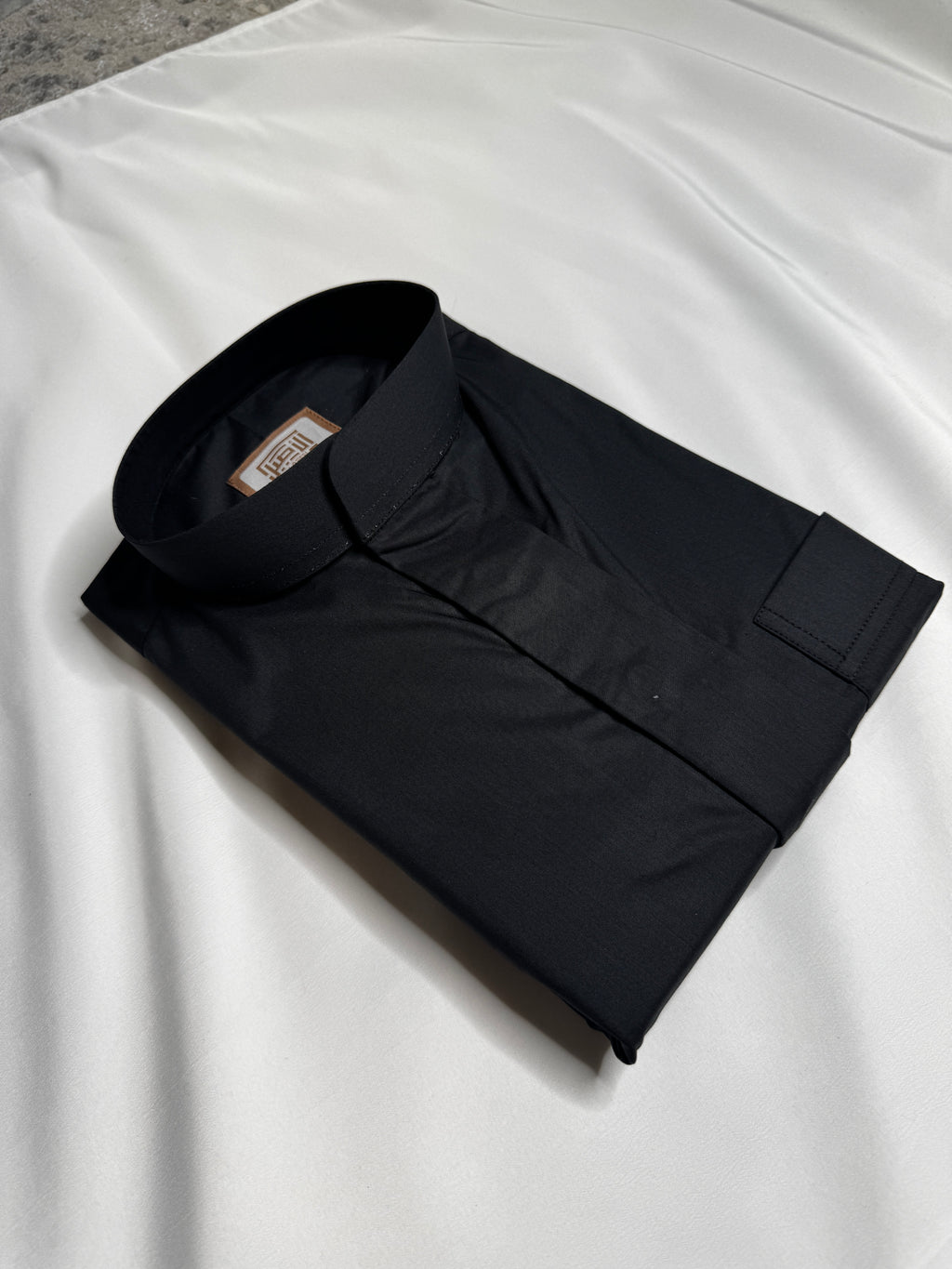 Premium Black Saudi Collared Thobe