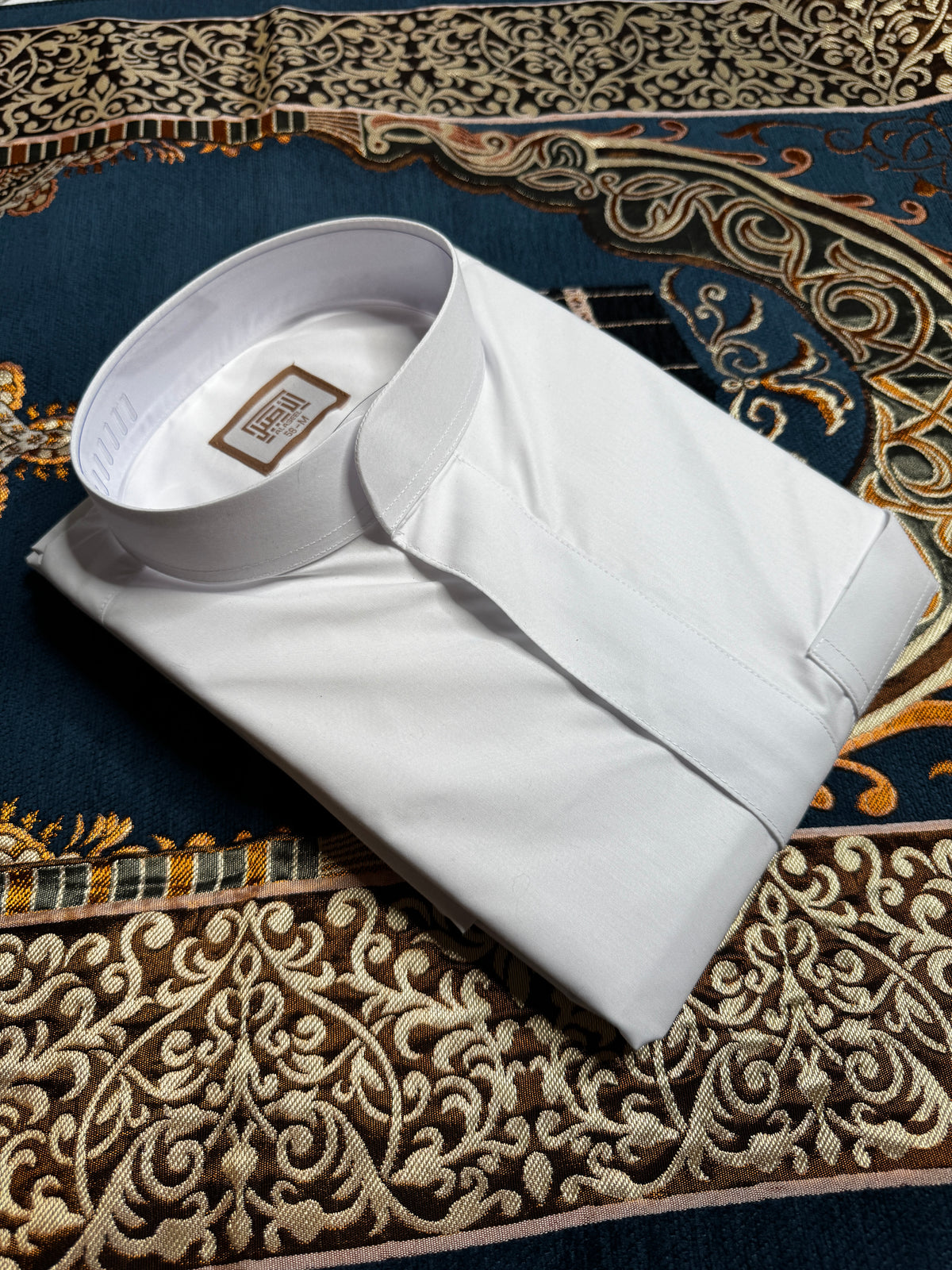 Collared Thobe Premium White Saudi Collared Thobe – Daar Al-Rahma